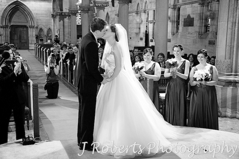 You may now kiss the bride at St Thomas' North Sydney - wedding photography sydney